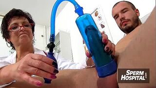 Sperm cum inside pussy mom