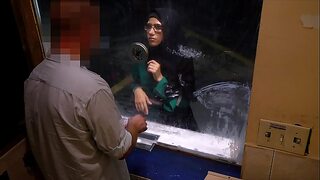 Arab muslim aunty pissing